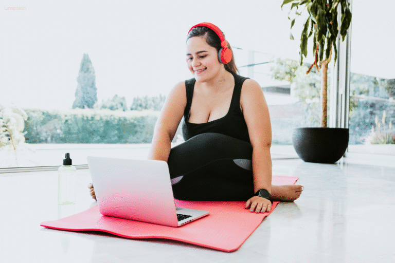 thuis sporten met fibromyalgie voor beginners. Dit is hoe je begint met thuis sporten als je chronische pijn en vermoeidheid hebt.
